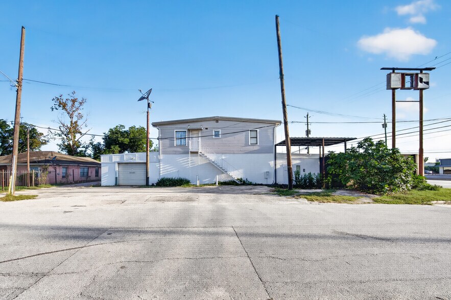 More Photos Of 702 Marcella St, Houston General Retail For Sale