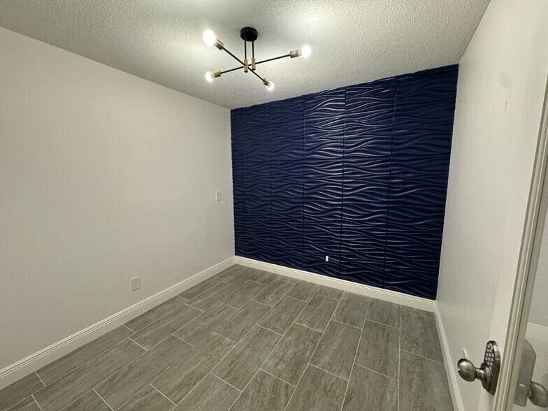 More Photos Of 5401 Alhambra Dr, Orlando Office For Lease