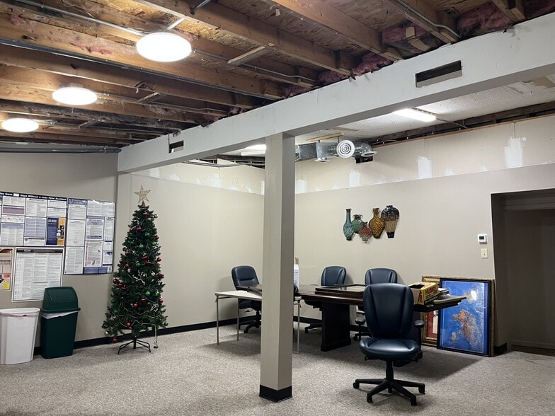 More Photos Of 130 S Washington St, Crawfordsville Office For Sale