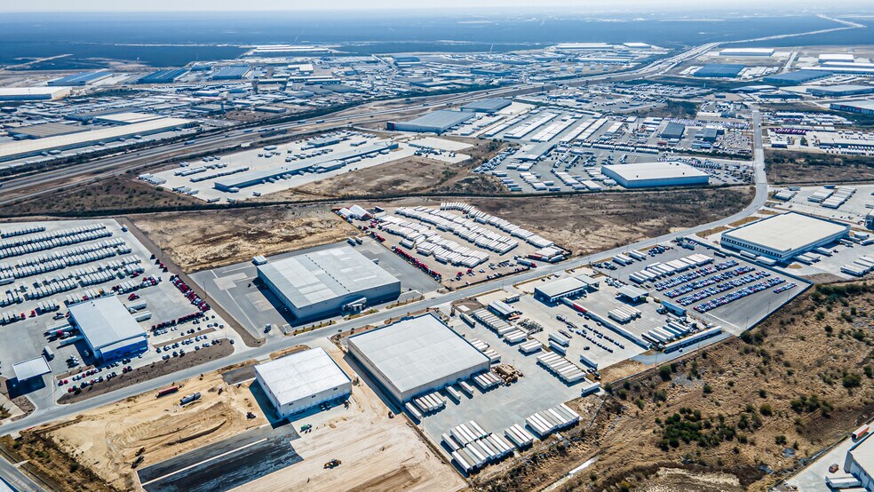 More Photos Of 14002 Mercury Dr, Laredo Warehouse For Lease