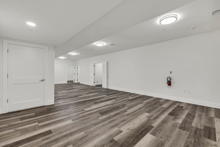 More Photos Of 533 Greenwich St, Hempstead Apartments For Sale