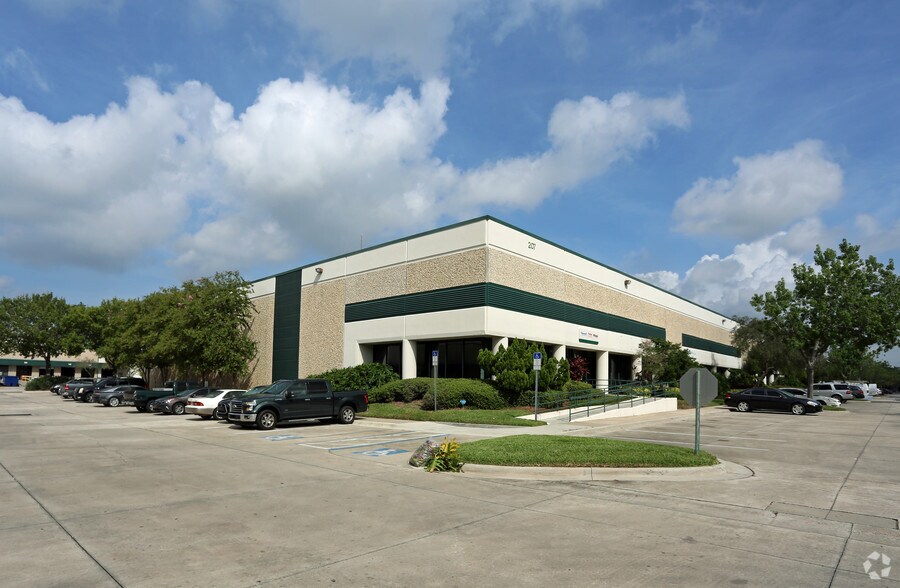 More Photos Of 207 Kelsey Ln, Tampa Truck Terminal For Lease