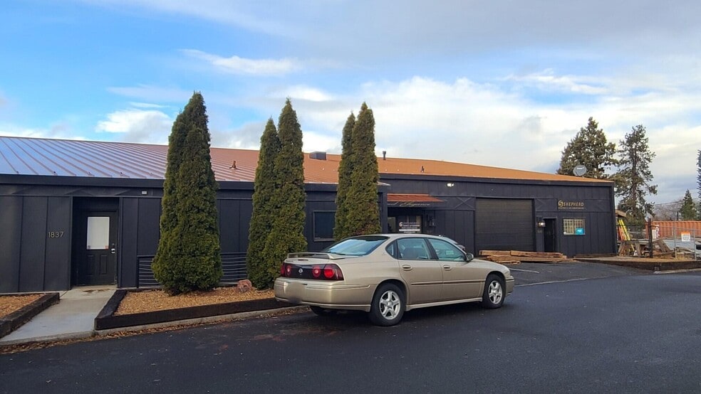 Primary Photo Of 1841 NE Lytle St, Bend Showroom For Lease