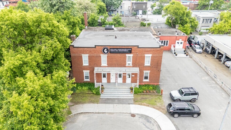 Primary Photo Of 7070 Chem. de la Côte-des-Neiges, Montréal Office For Sale