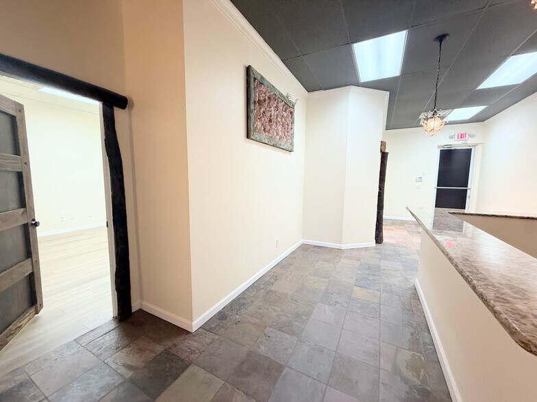 More Photos Of 3443 Pine Ridge Rd, Naples Business Park For Lease