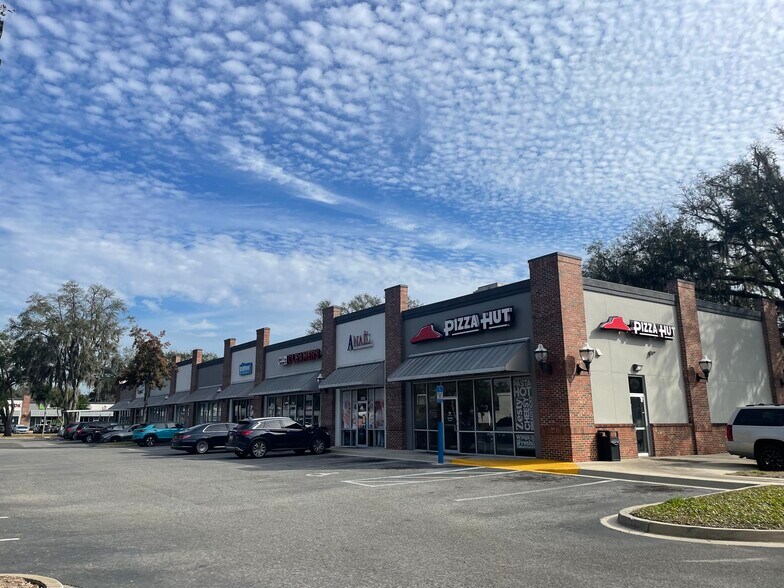 More Photos Of 12961 N Main St, Jacksonville Unknown For Lease