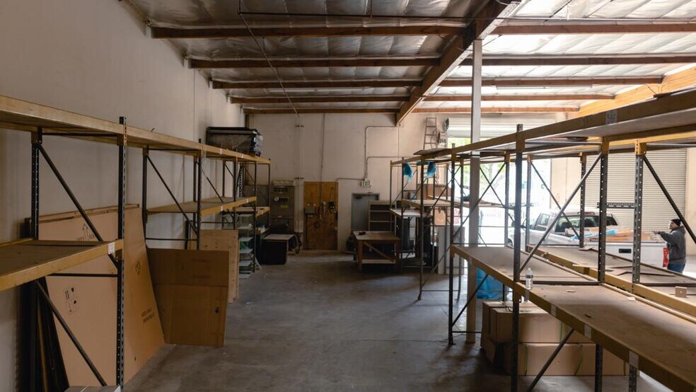 More Photos Of 189 Gentry St, Pomona Warehouse For Lease