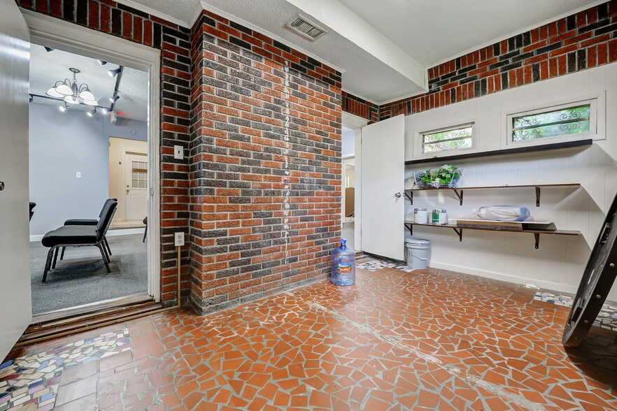 More Photos Of 2601 Prospect St, Houston Medical For Sale