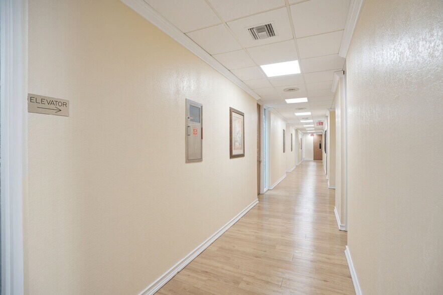 More Photos Of 400 S Tamiami Trl, Venice Medical For Sale