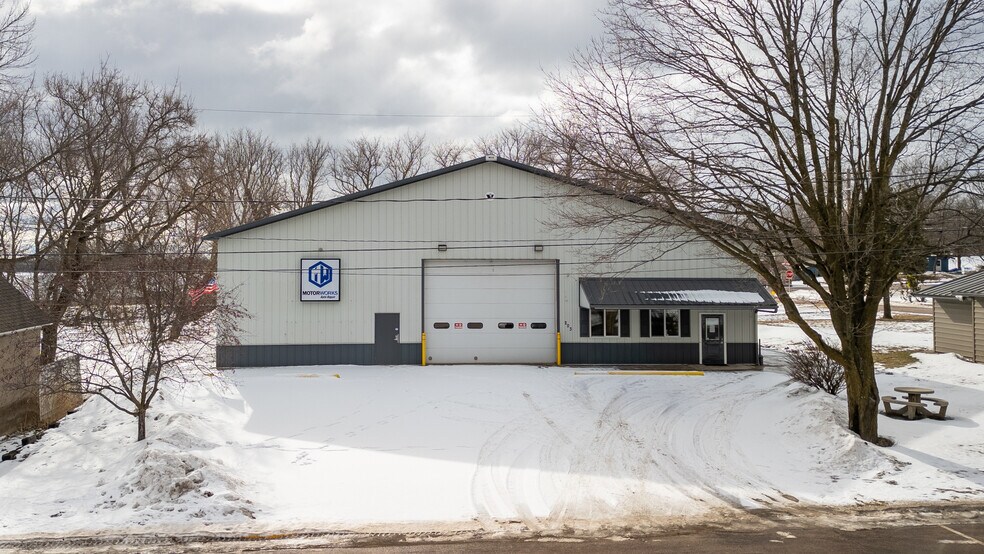 More Photos Of 203 Main St E, Elysian General Retail For Sale