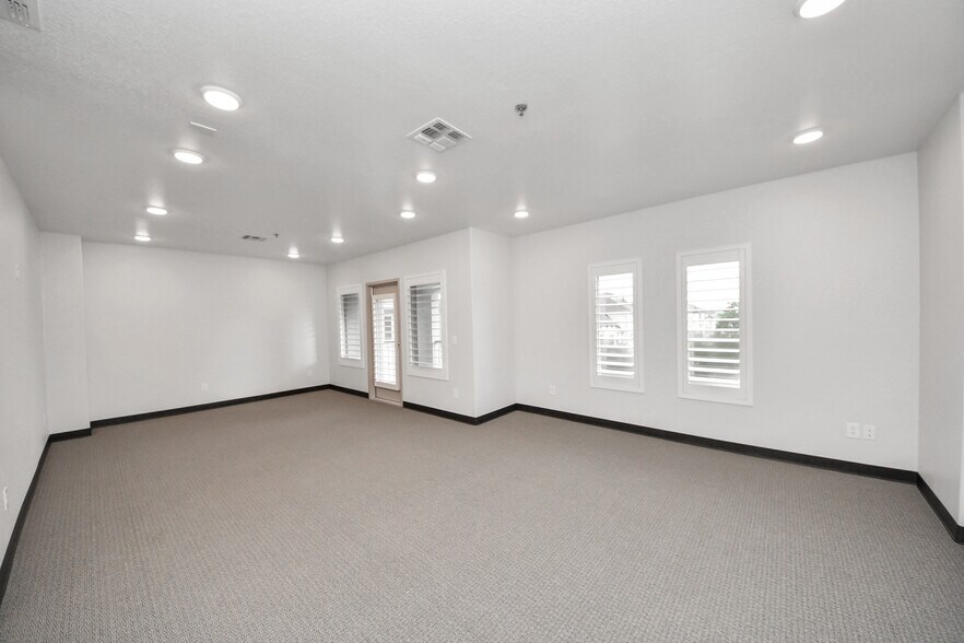 More Photos Of 6536 Greatwood Pky, Sugar Land Office For Sale