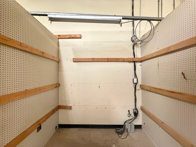 More Photos Of 5068 W Colonial Dr, Orlando Storefront For Sale