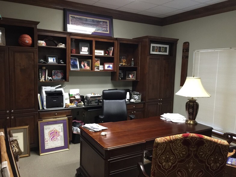 More Photos Of 9335 Ellerbe Rd, Shreveport General Retail For Lease