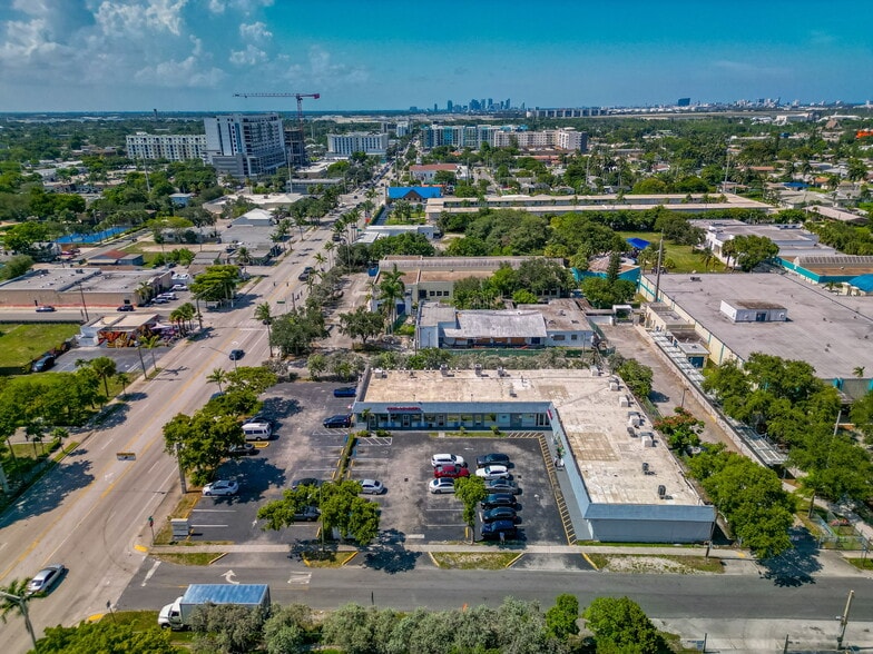 More Photos Of 265 S Federal Hwy, Dania Beach Storefront For Lease