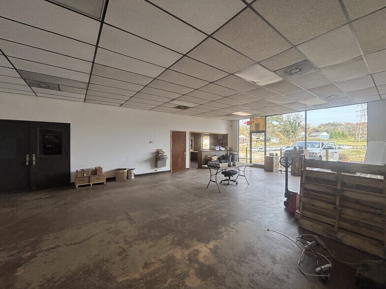 More Photos Of 4211 Indiana Ave, Winston-Salem Flex For Lease