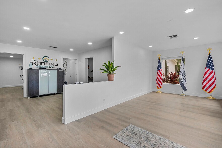 More Photos Of 4625 SE Dixie Hwy, Stuart Office For Sale