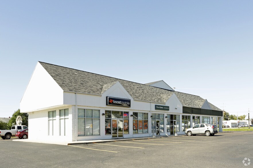 More Photos Of 703-707 W Superior St, Wayland Freestanding For Lease