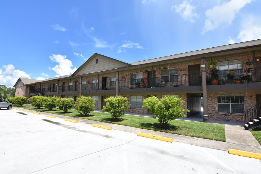 More Photos Of 601 E Coombs St, Alvin Apartments For Sale