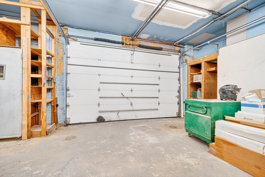 More Photos Of 22 W Lincoln Ave, Mount Vernon Freestanding For Lease