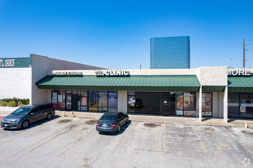 More Photos Of 200 W Greens Rd, Houston Freestanding For Sale