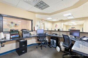 More Photos Of 454-456 Park St, Hartford Showroom For Lease