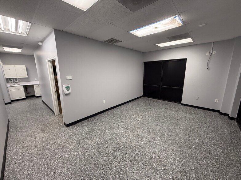 More Photos Of 1129 Corporation Pky, Raleigh Showroom For Lease