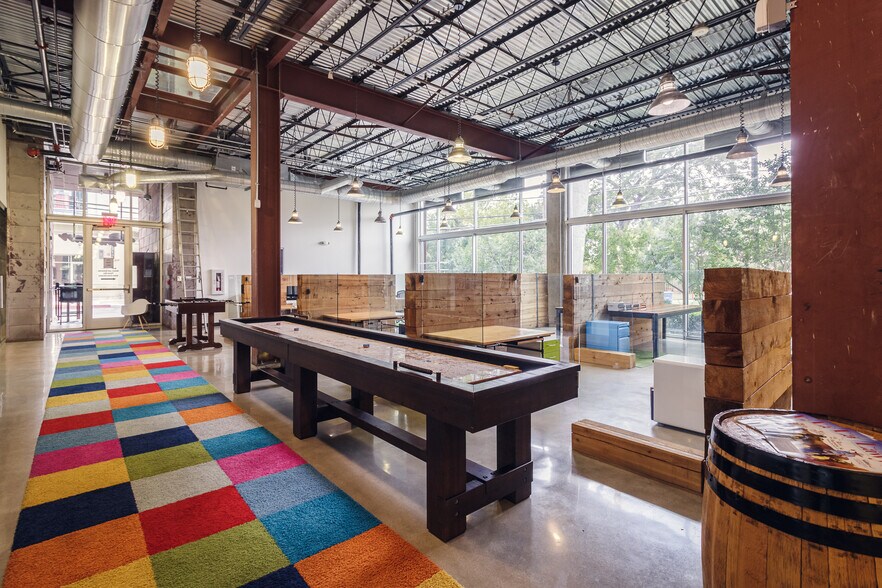 More Photos Of 102 9th St, San Antonio Office For Sale