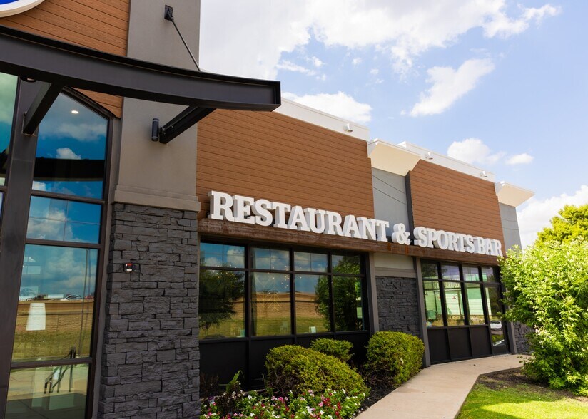 More Photos Of 6501 North Fwy, Fort Worth Restaurant For Sale