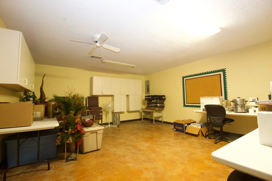 More Photos Of 2320 N Galveston Ave, Pearland Specialty For Sale