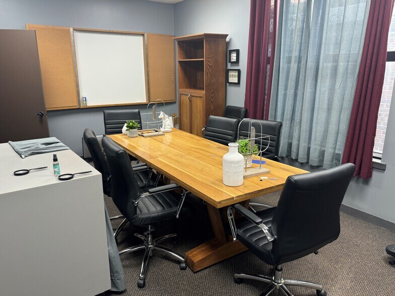 More Photos Of 204 W 6th St, Newton Office For Sale