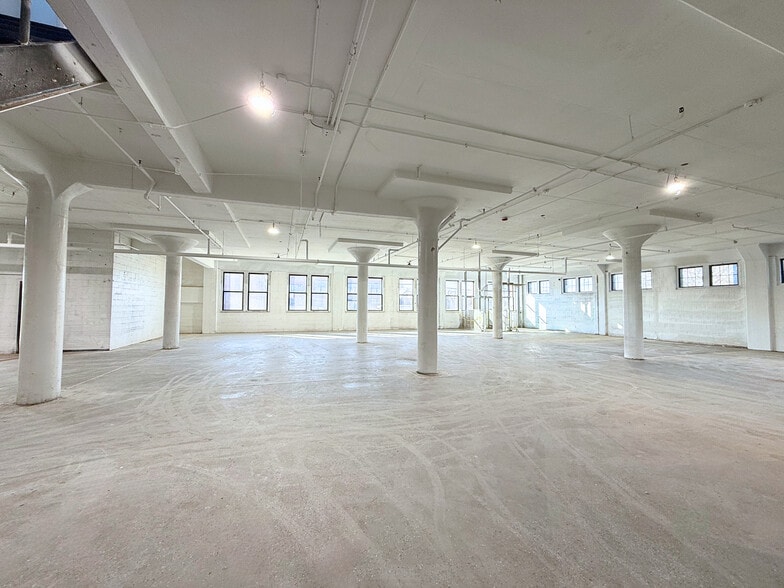 More Photos Of 499 E Erie Ave, Philadelphia Industrial For Sale