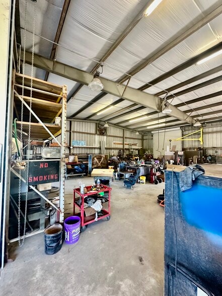 More Photos Of 465 E Collins St, Umatilla Light Manufacturing For Lease