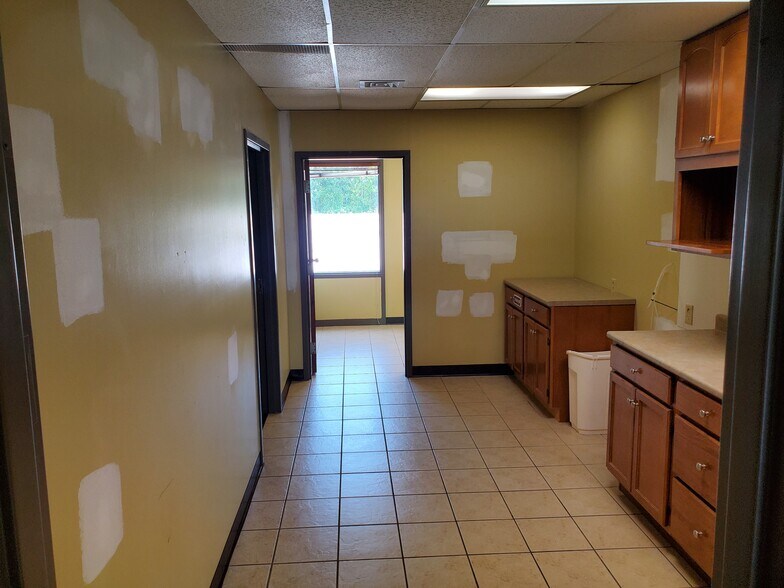 More Photos Of 426 W Ludwig Rd, Fort Wayne Storefront Retail Office For Lease