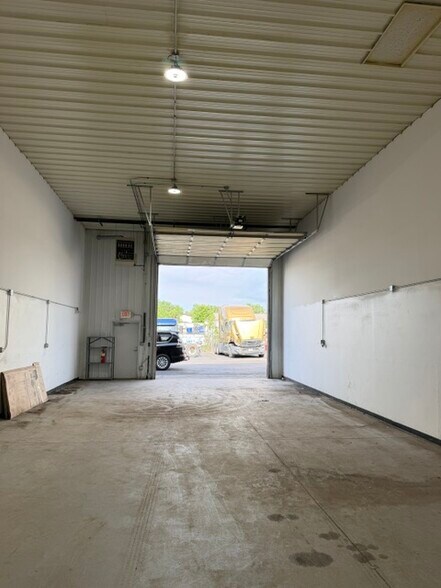 More Photos Of 2135 Maxim Dr, Rockdale Warehouse For Lease