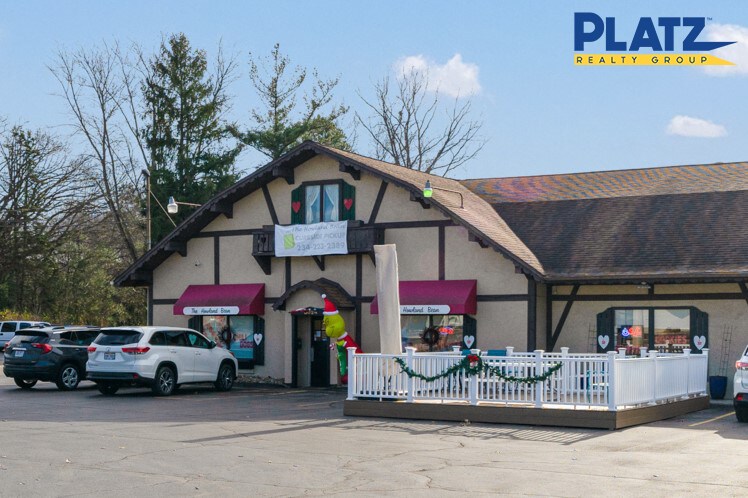 Primary Photo Of 8024-8028 E Market St, Warren General Retail For Lease