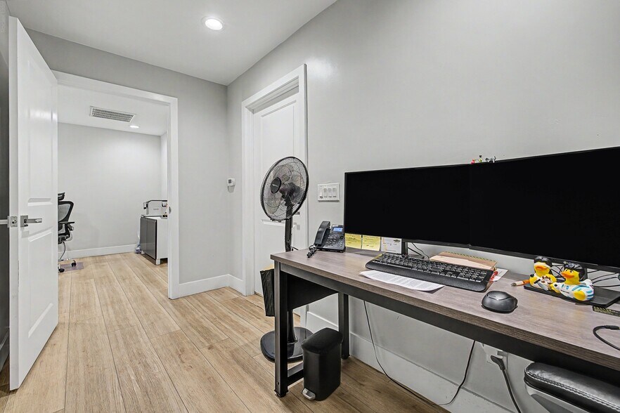More Photos Of 6470 W Desert Inn Rd, Las Vegas Coworking Space