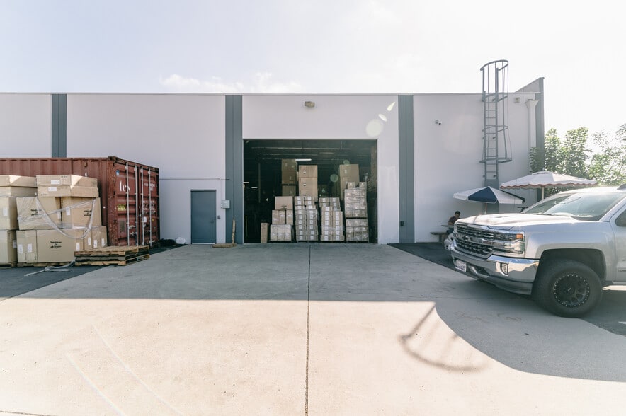 More Photos Of 19010 S Alameda St, Rancho Dominguez Distribution For Lease