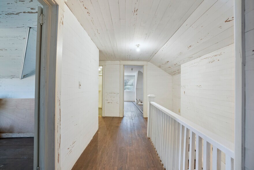 More Photos Of 611 Carthage St, Sanford Medical For Lease