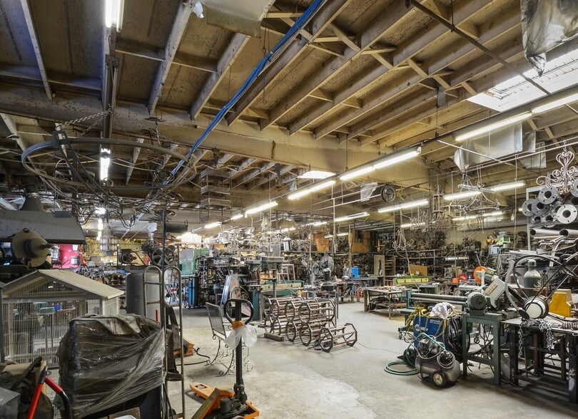 More Photos Of 623 Young St, Santa Ana Manufacturing For Sale