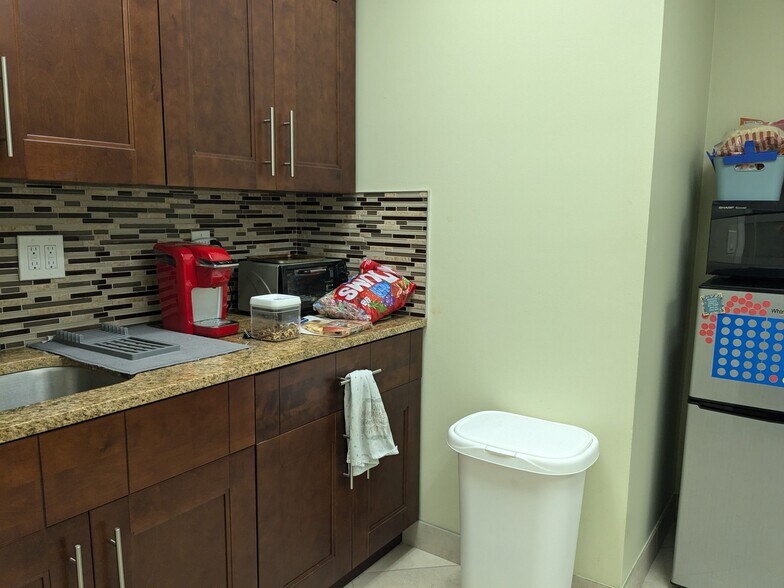 More Photos Of 701-769 NW Federal Hwy, Stuart Unknown For Lease