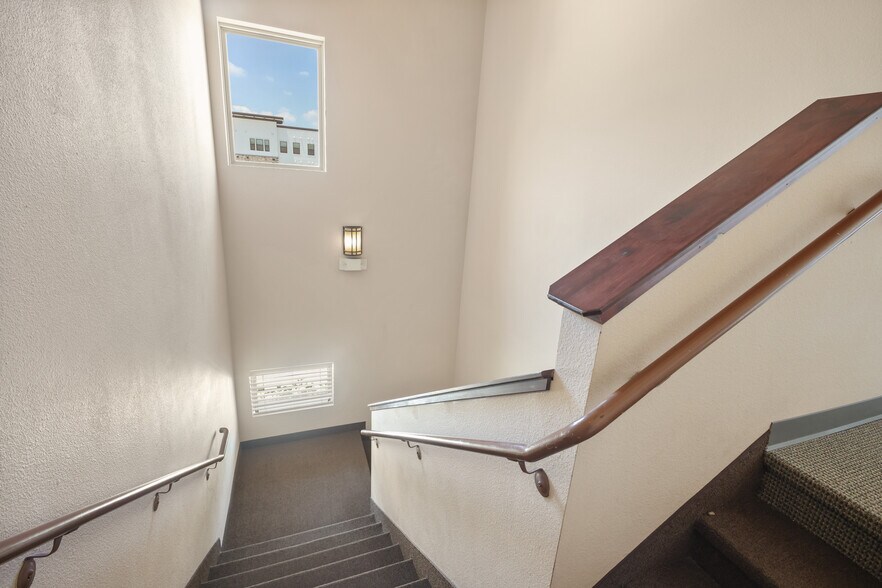 More Photos Of 2 Spurs Ln, San Antonio Office For Sale