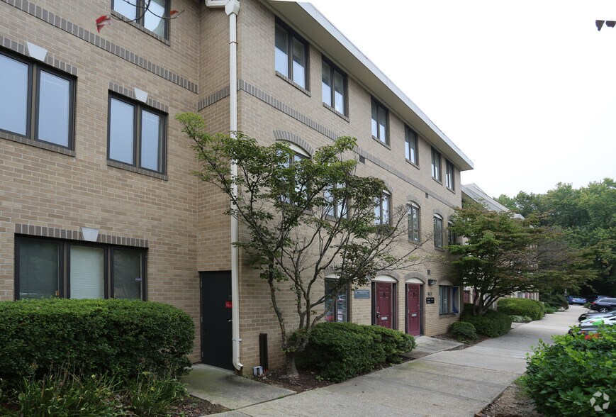 More Photos Of 931-947 Russell Ave, Gaithersburg Medical For Lease