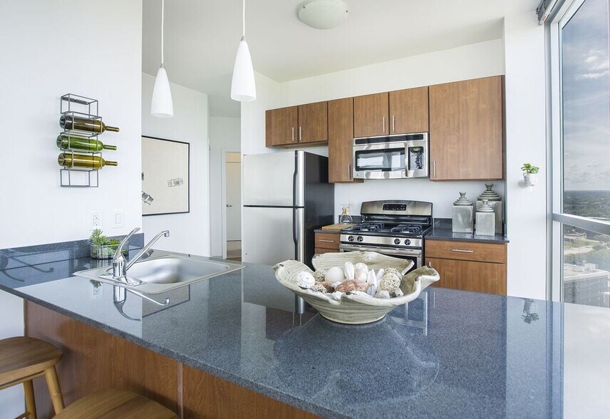 More Photos Of 1369 Spruce Pl, Minneapolis Apartments For Lease