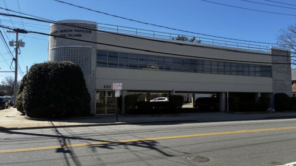 More Photos Of 233 Willis Ave, Mineola Office For Sale