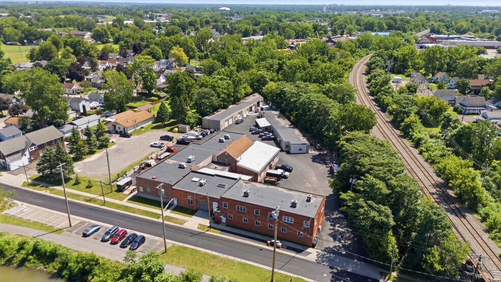 More Photos Of 126 E Niagara St, Tonawanda Warehouse For Sale