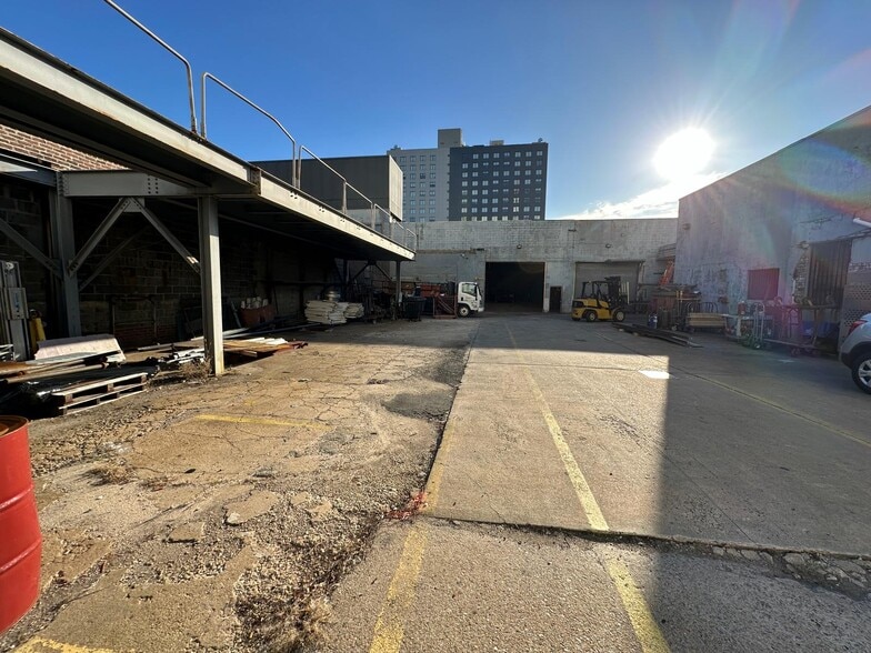 More Photos Of 3711 Vernon Blvd, Long Island City Warehouse For Sale