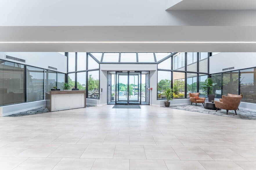 More Photos Of 6606 Lyndon B Johnson Fwy, Dallas Office For Lease