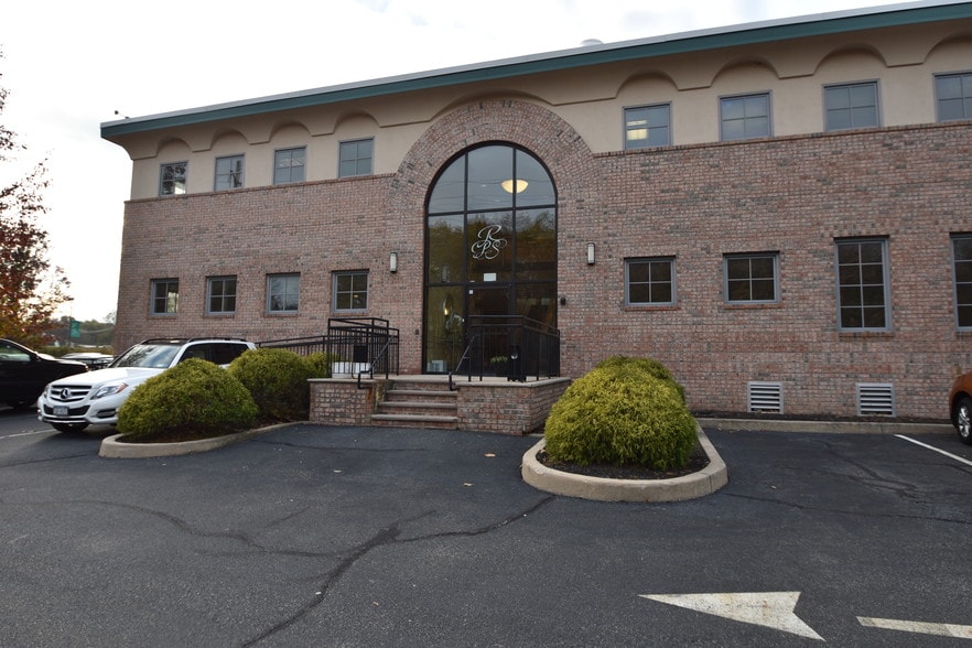 More Photos Of 150 S Pearl St, Pearl River Medical For Sale