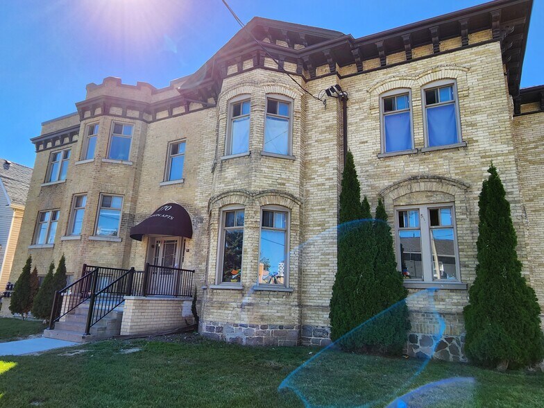 More Photos Of 170 Simcoe St S, Oshawa Apartments For Sale