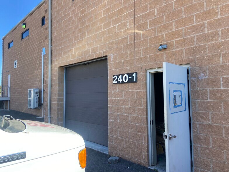 More Photos Of 240-252 Airport Rd, Winchester Light Distribution For Sale